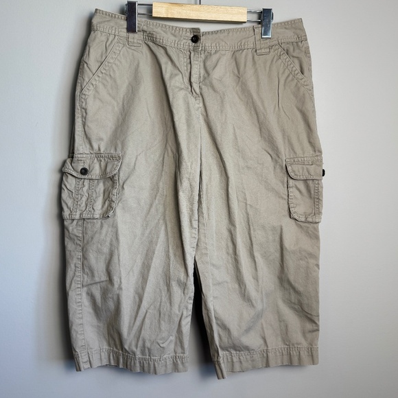 Cabelas Casuals Womens Cargo Capris Tan‎ Size 14 Outdoor Hiking Utility Gorpcore - Picture 1 of 16